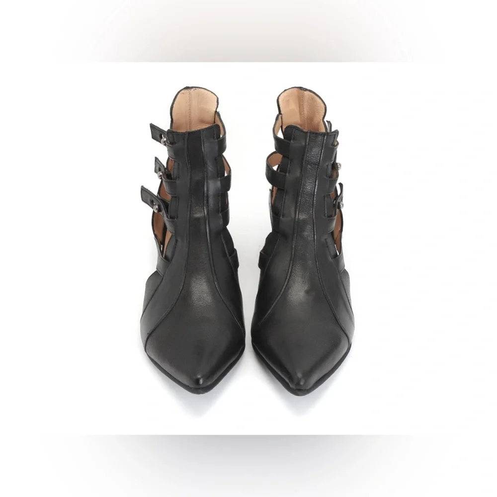 John Fluevog Truth Bekkie Black
Strappy Leather Gorh Designer Ankle Boots Sz 8 - Picture 8 of 14